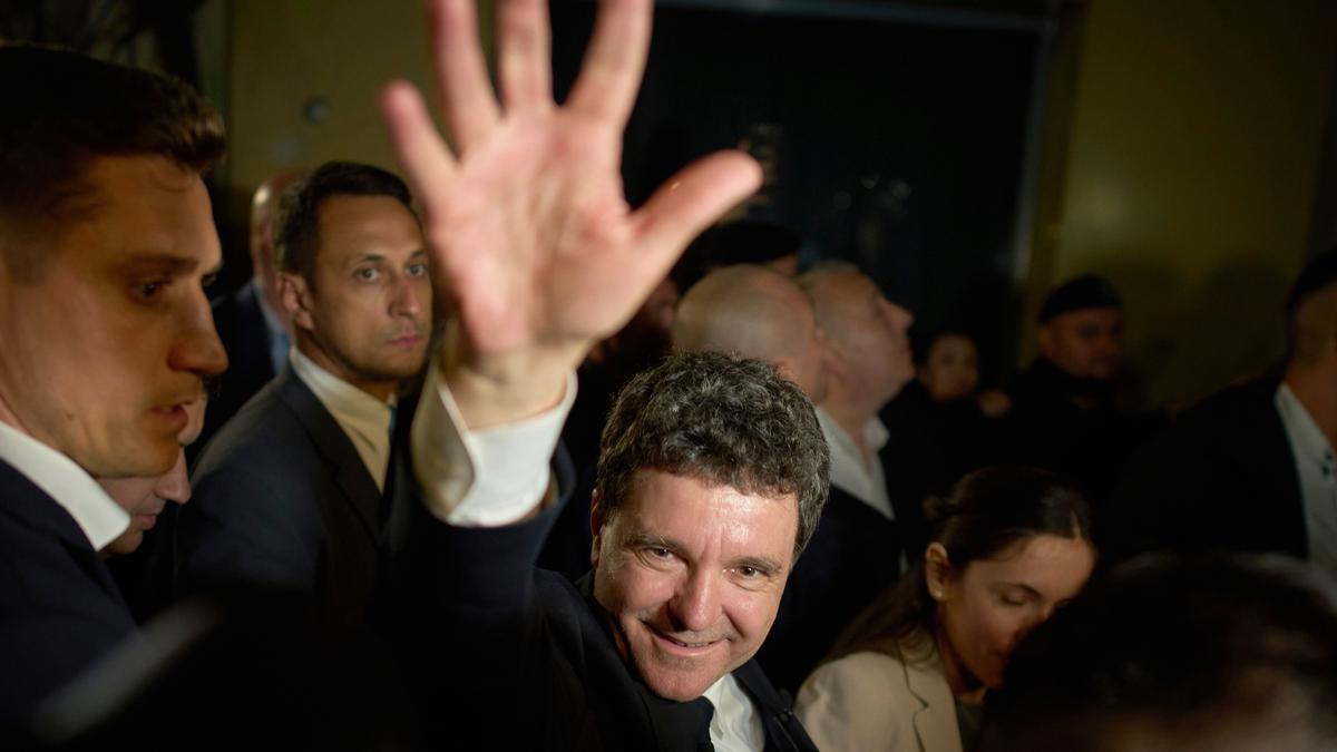 https://th-i.thgim.com/public/incoming/sq59pr/article69595195.ece/alternates/LANDSCAPE_1200/Romania_Election_51165.jpg