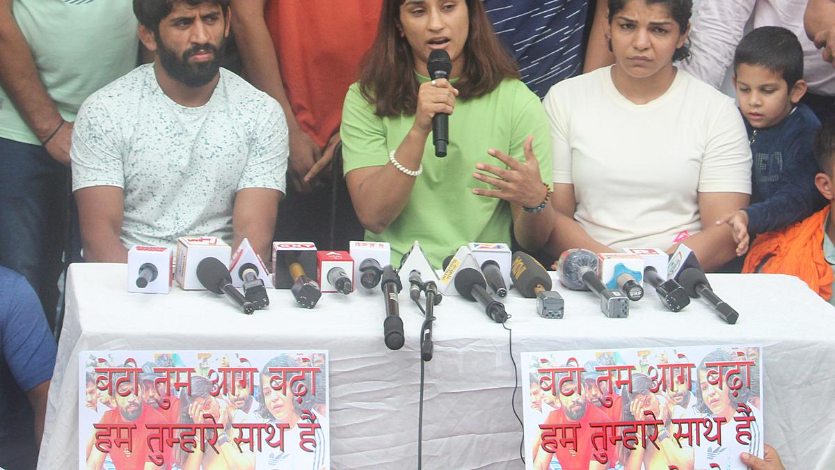 Bajrang et Sakshi critiquent Usha et déclarent que le harcèlement sexuel ne peut pas être un problème politique
