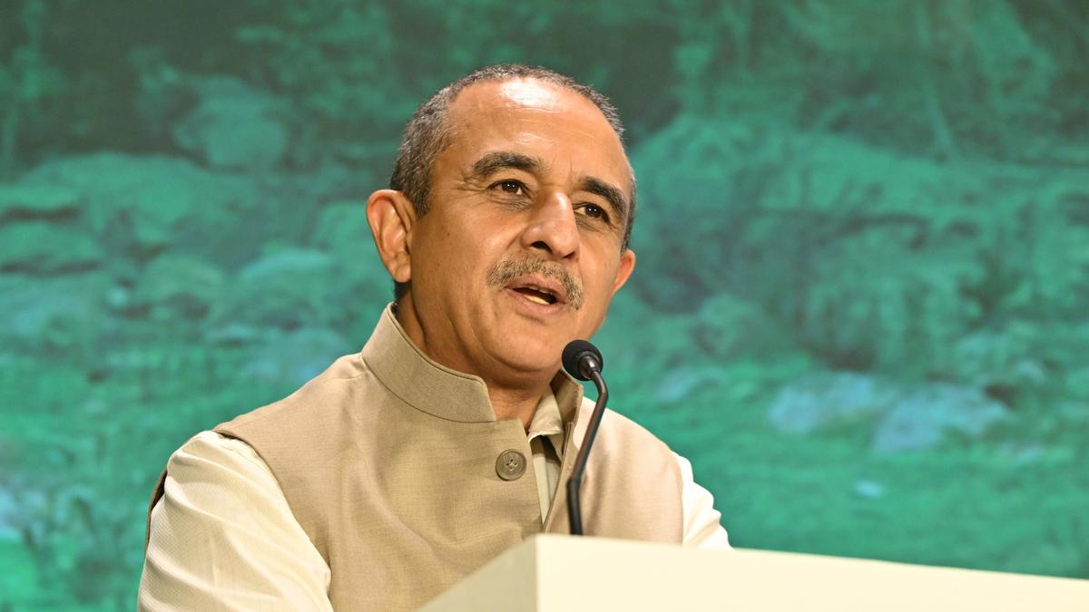 भारत अपने वायु मानक स्वयं निर्धारित करता है; वैश्विक रैंकिंग आधिकारिक नहीं: सरकार ने संसद को बताया भारत अपने वायु मानक स्वयं निर्धारित करता है; वैश्विक रैंकिंग आधिकारिक नहीं: सरकार ने संसद को बताया