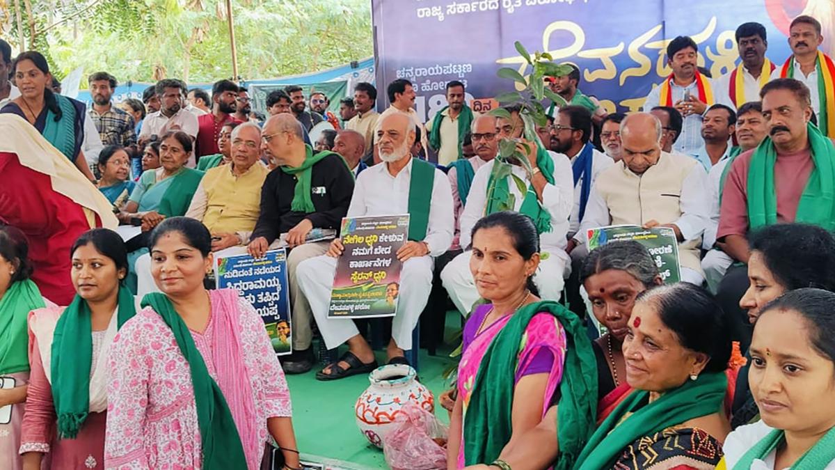 Devanahalli farmers serve 24-hour ultimatum to govt. to shelve land acquisition