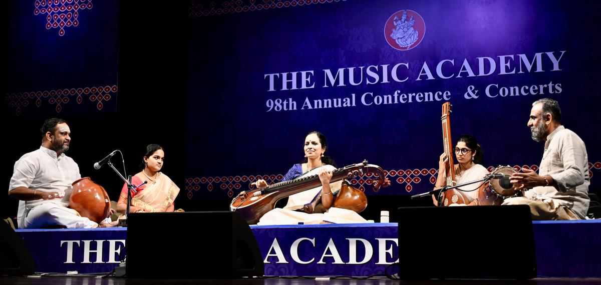 Jayanti Kumaresh with KU Jayachandra Rao on Mridangam and Trichy S on Ghatam. Was Krishnaswami.