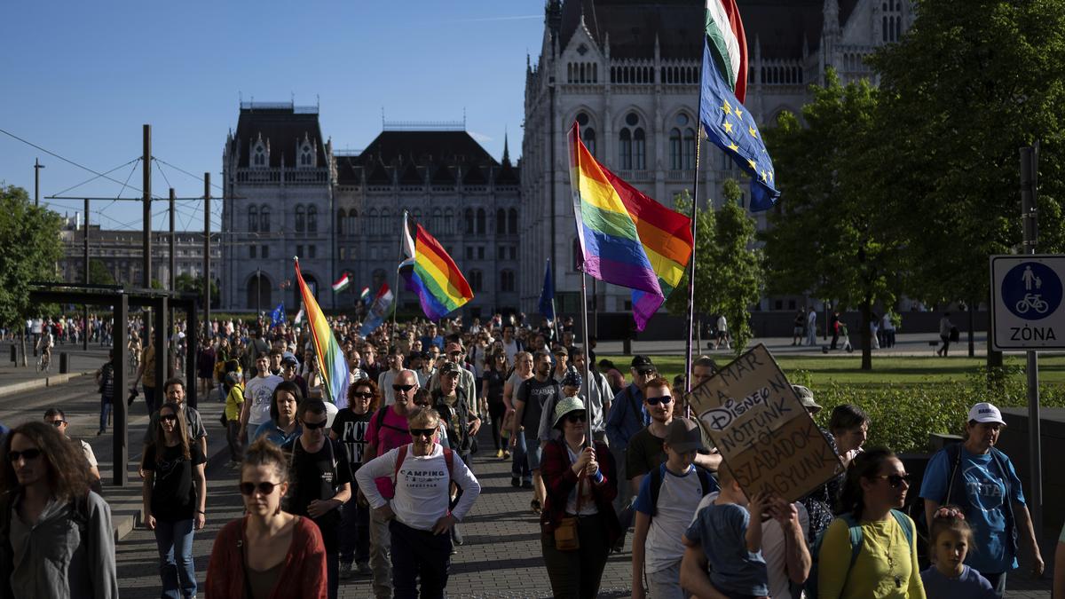Hungarians declare resistance to Orbán’s Government with large protest