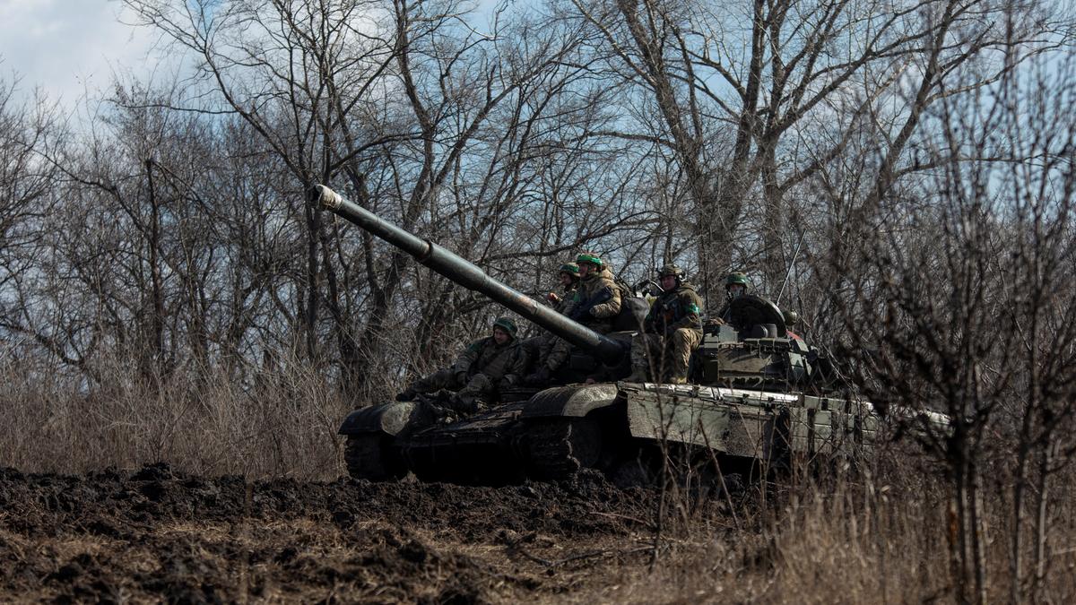 Civilians flee embattled town as Ukrainian pullout looms