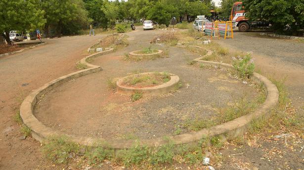 Test driving track poorly maintained at Tiruchi RTO 