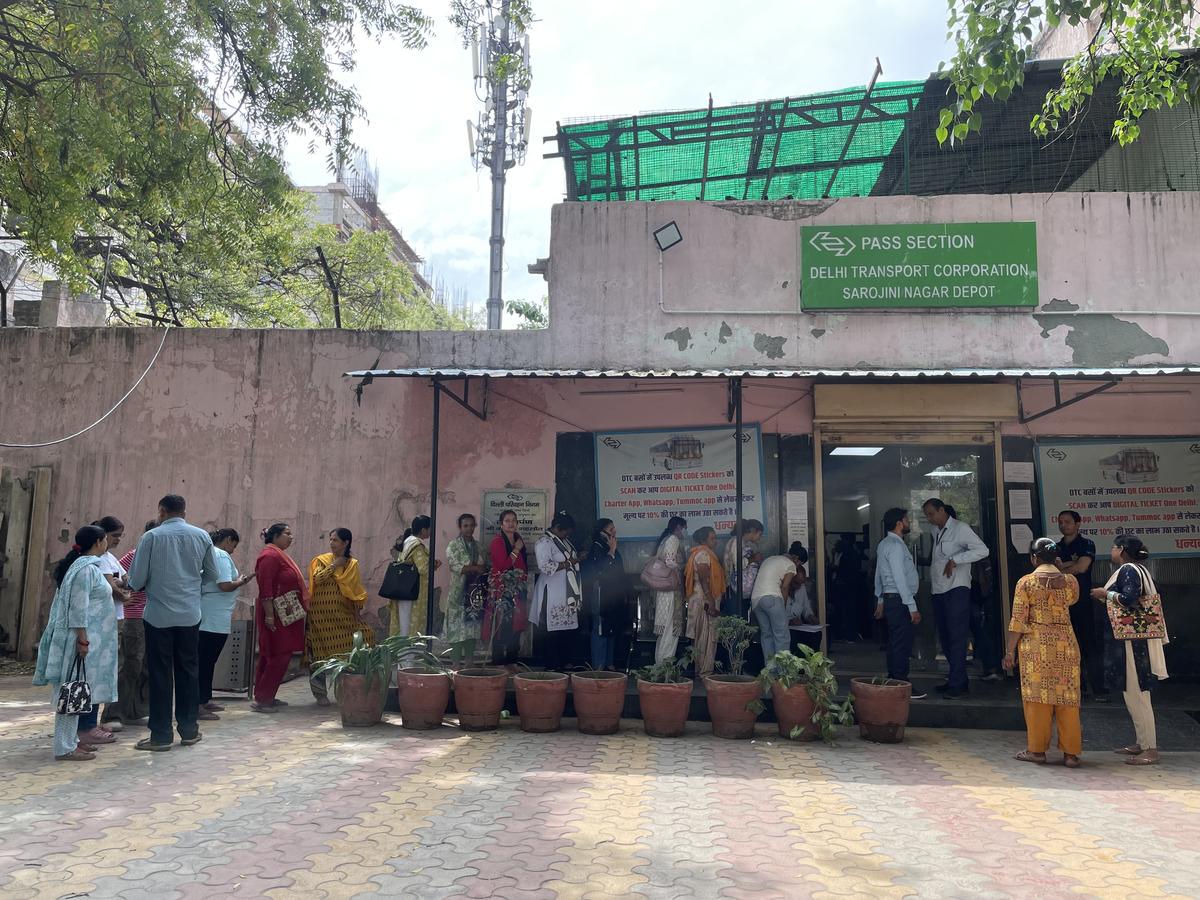 Women claim long wait for pink cards; no snags in scheme, says Delhi Transport Minister