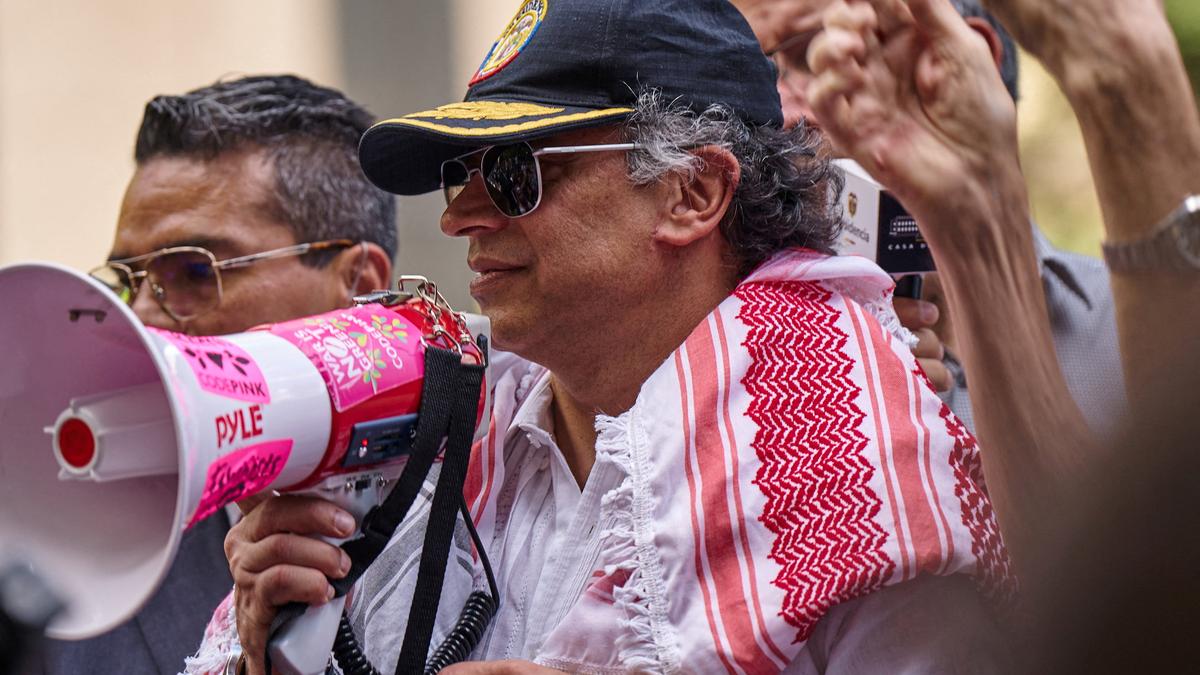 US revokes visa for Colombia’s president after he urges American soldiers to disobey Trump