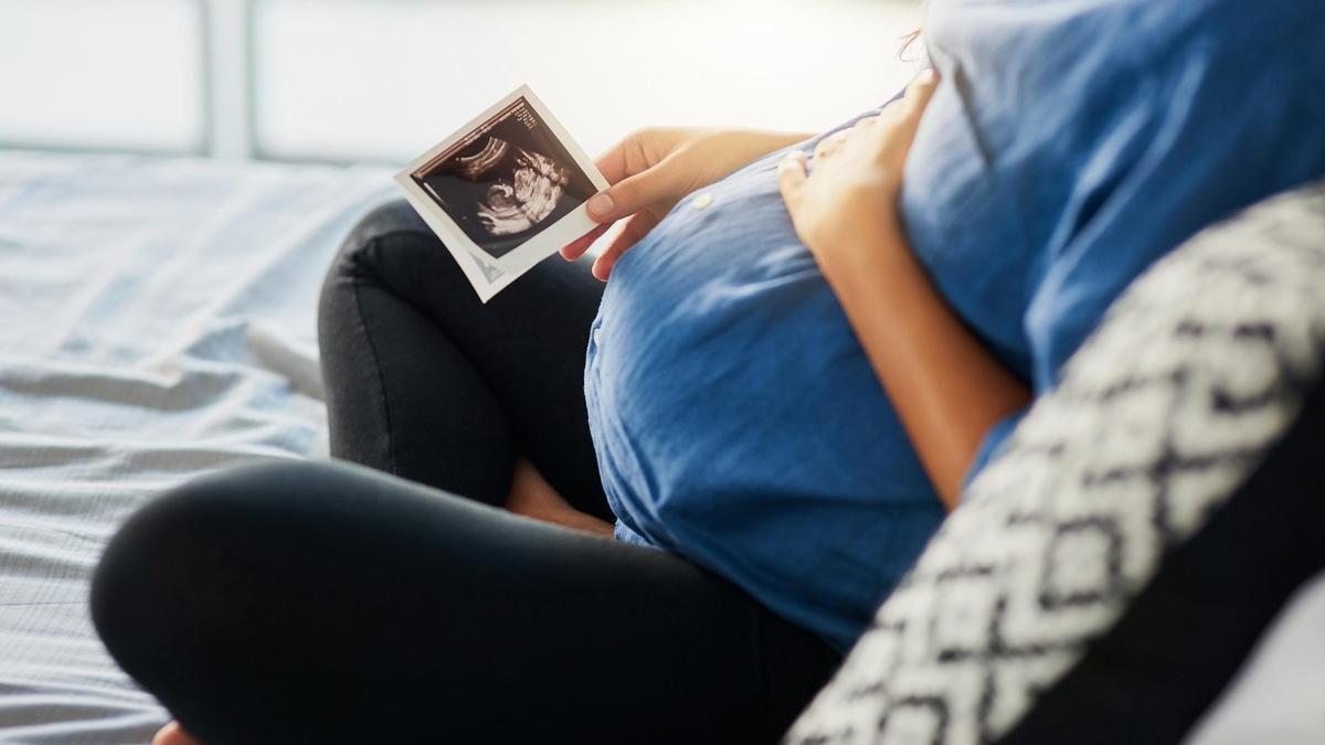 Pregnancy raises risk of urinary tract infections; asymptomatic bacteriuria should be screened and treated