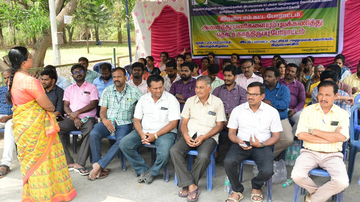 Revenue Staff strike work in Krishnagiri