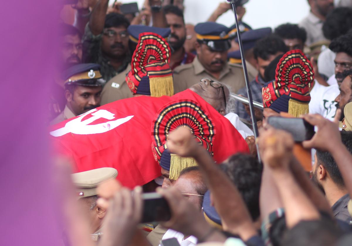 A funeral procession carrying the mortal remains of former Kerala Chief Minister V.S. Achuthanandan in Thiruvananthapuram on Tuesday. 