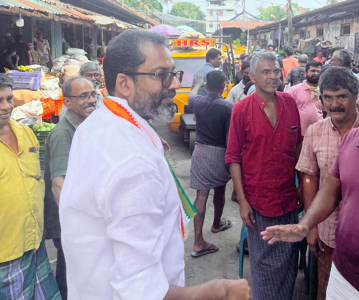 Congress’ Kozhikode North constituency candidate K. Jayanth meeting voters.