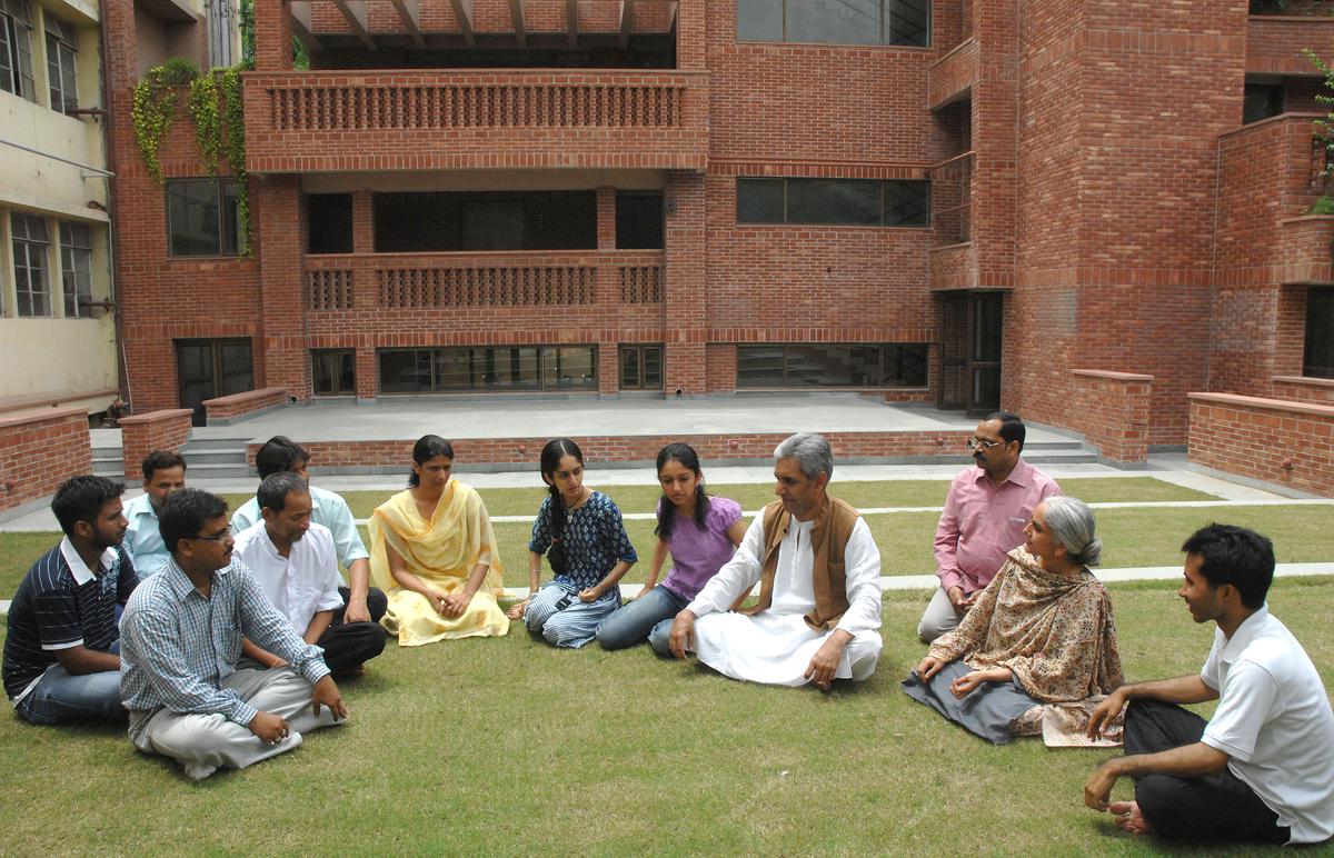 Senior Hindustani vocalist Pandit Madhup Mudgal, principal of Gandharva Mahavidyalaya with his artistes and staff, in New Delhi on July 22, 2008. Gandharva Mahavidyalaya was founded by the late Vinaya Chandra Maudgalya in 1939. kravarty