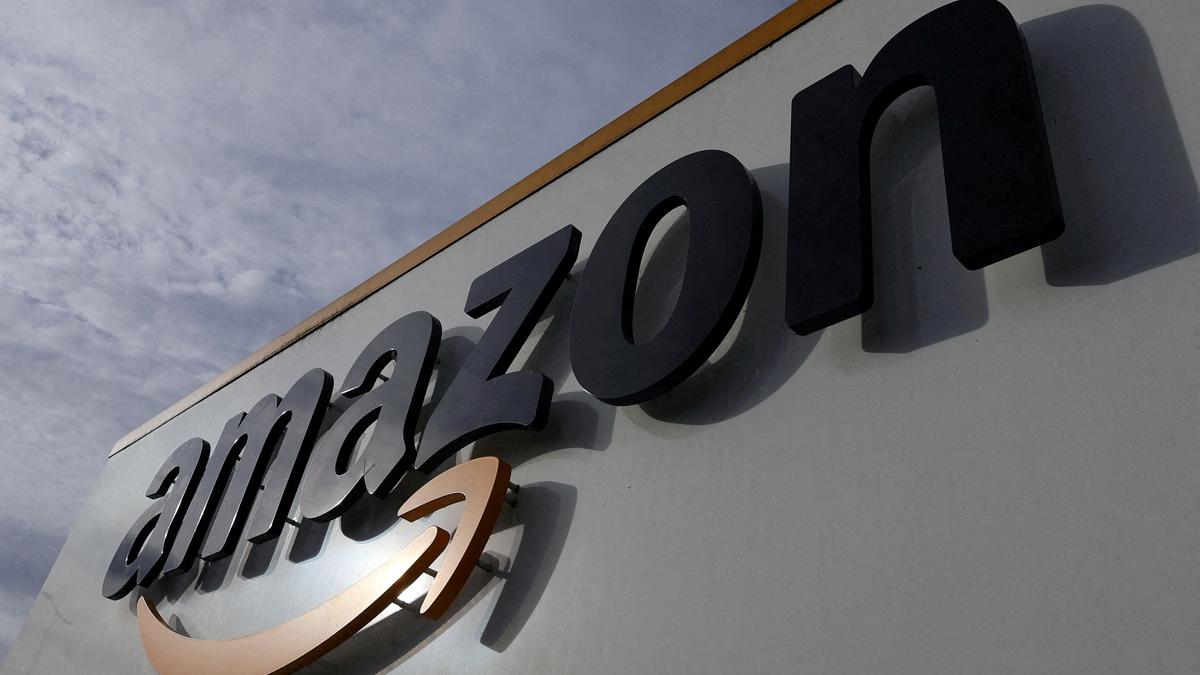 Un actionnaire d’Amazon poursuit le conseil d’administration et Bezos pour les contrats de lancement de Blue Origin