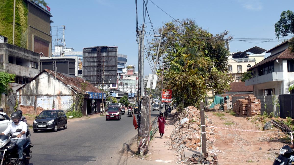 Tender for Mananchira-Vellimadukunnu Road may be floated in two months