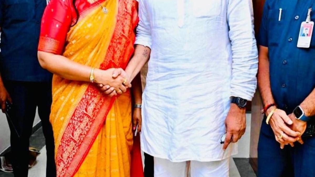 Home Minister meets Pawan, apprises him of law & order scenario