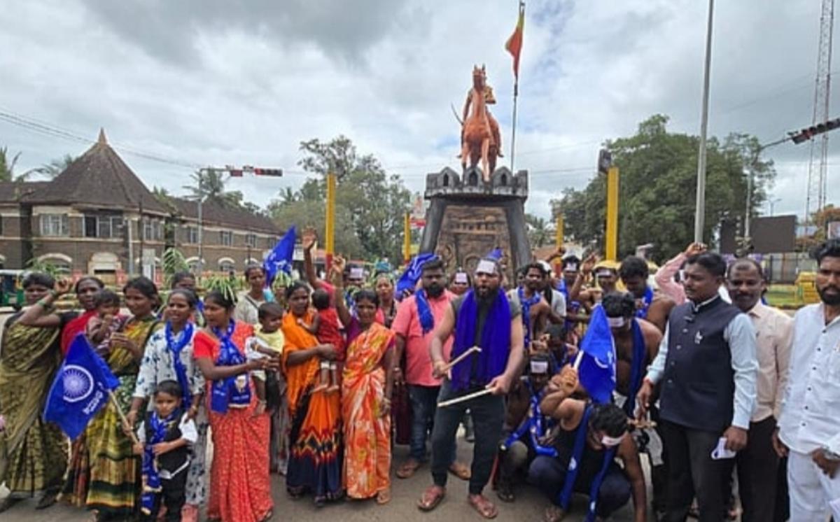 Hakki Pikki community members take out protest march seeking enumeration -  The Hindu