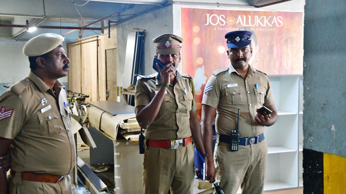 Burglary in Coimbatore: Over 150 sovereigns of gold stolen from Jos Alukkas showroom