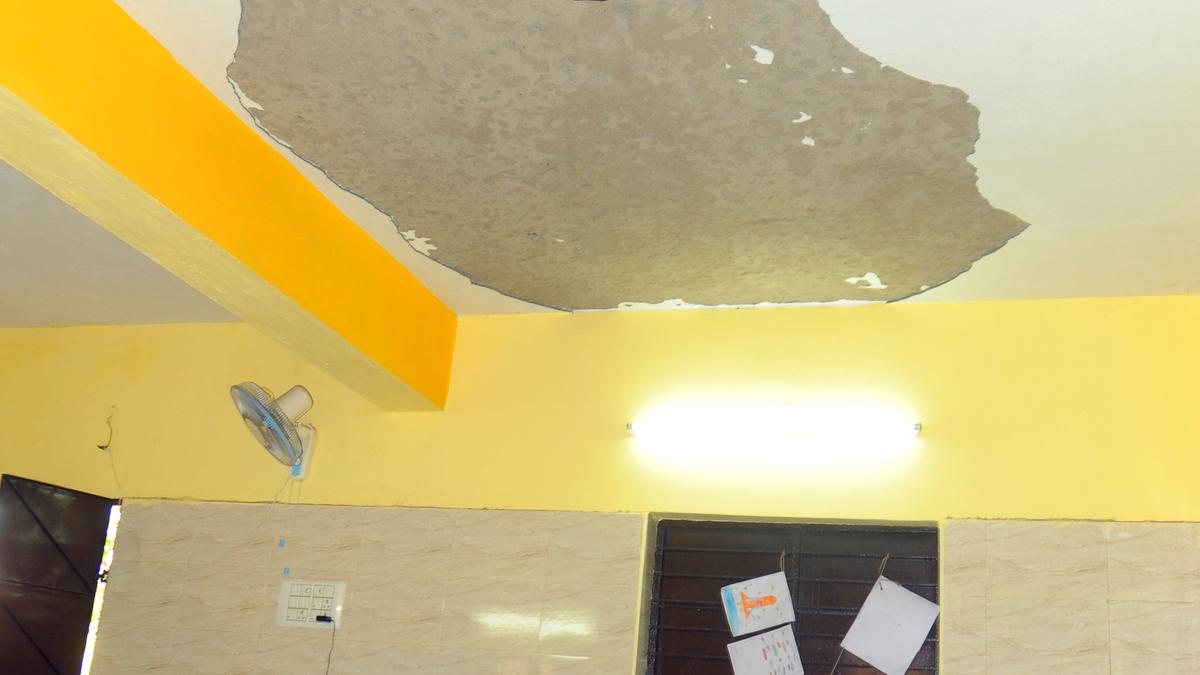 Five students injured as portion of concrete ceiling collapses in a classroom in Dindigul