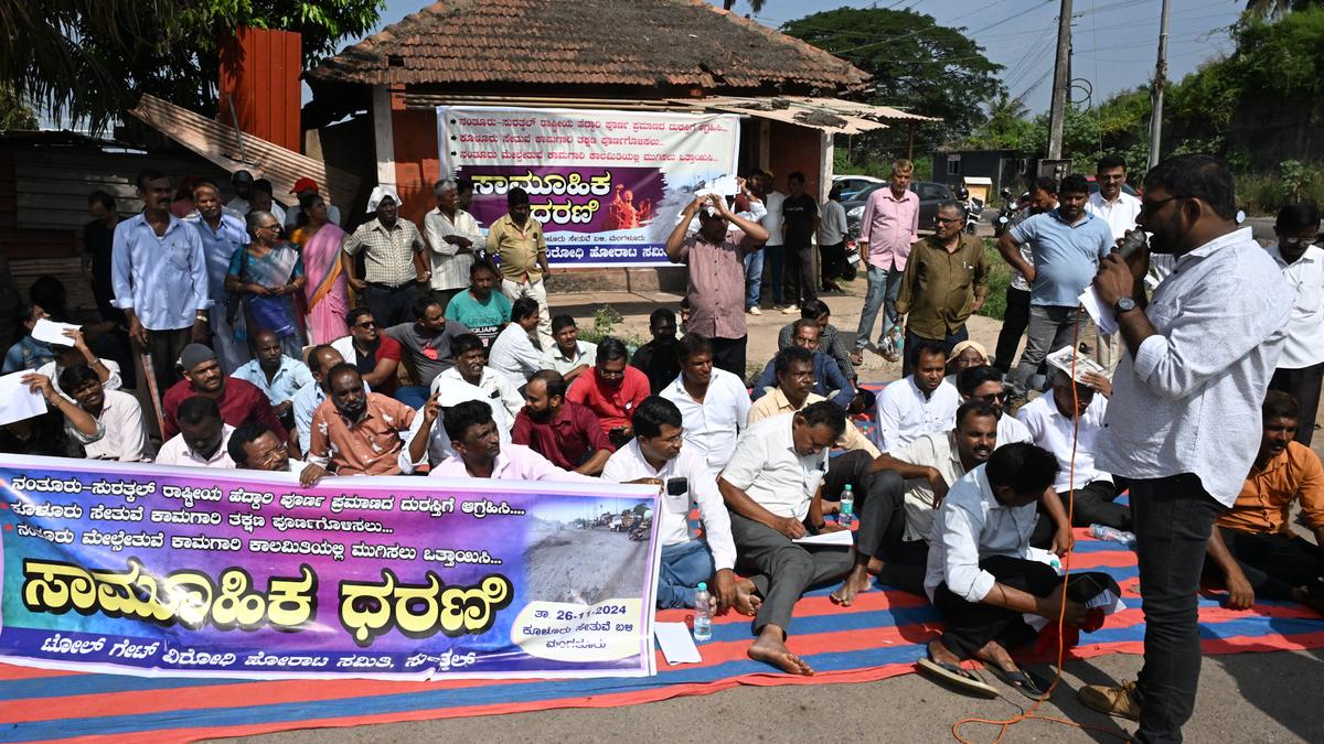 Protesters seek repair of pothole-ridden stretch of National Highway 66 between Surathkal and Nantoor