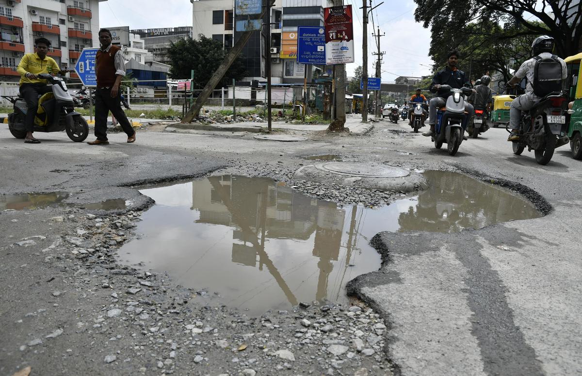 The Cabinet has cleared works under two separate initiatives — asphalting arterial and sub-arterial roads worth ₹1,241.57 crore and ward development and infrastructure works worth ₹900 crore.