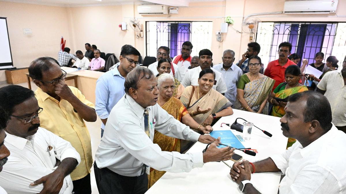 DMK women councillors seek replacement of damaged drinking water pipes, pump for streamlining water supply