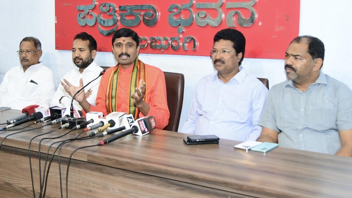 Siddalinga Swami seeks CBI probe into contractor’s death