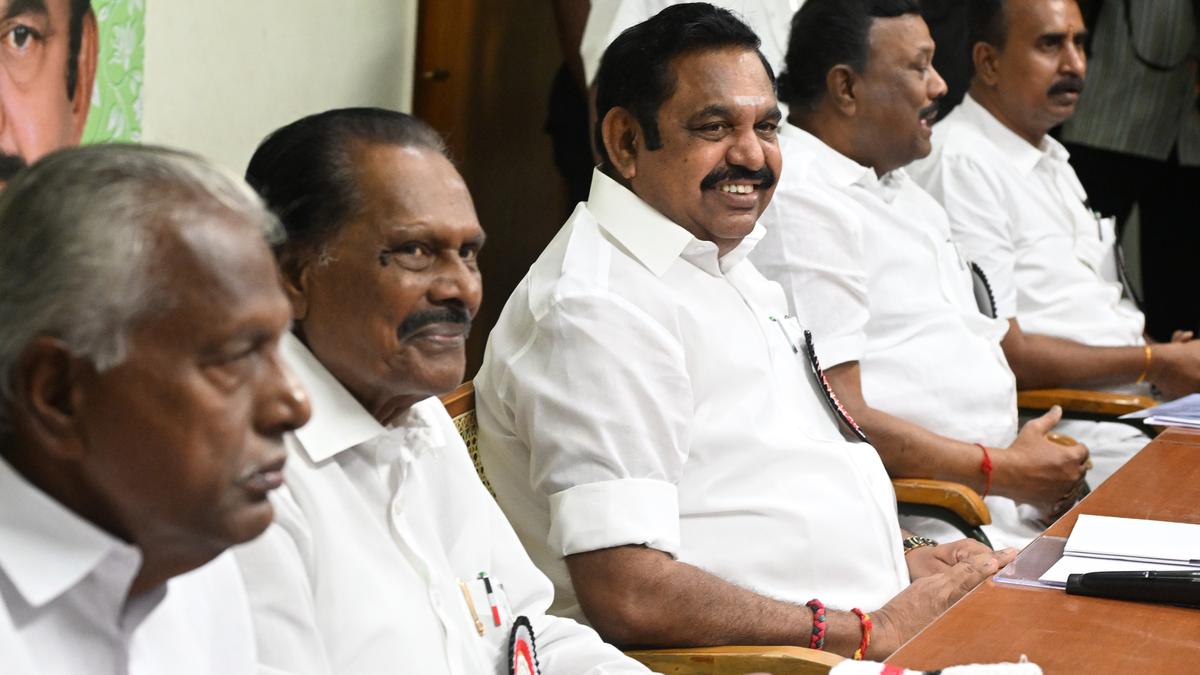 https://th-i.thgim.com/public/incoming/sy2rof/article69532001.ece/alternates/LANDSCAPE_1200/ADMK%20EDAPPADI%20PALANISWAMI%20EXECUTIVE%20COMMITTEE%20MEETING%20_05.jpg