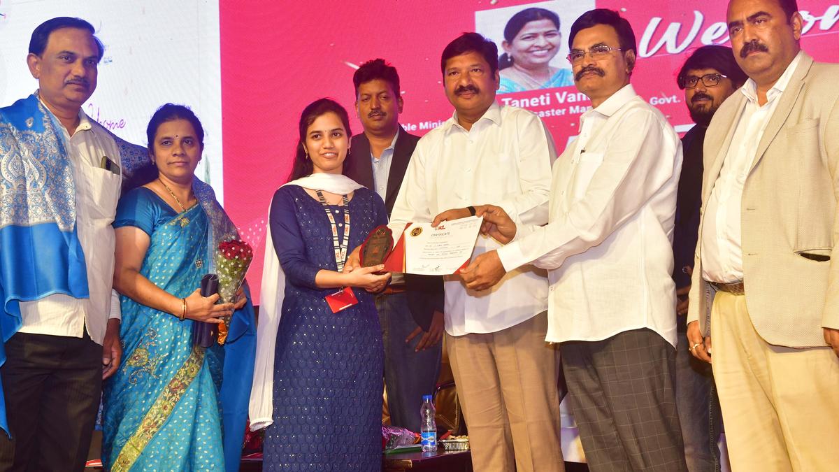 Students told to set high goals and strive to achieve them