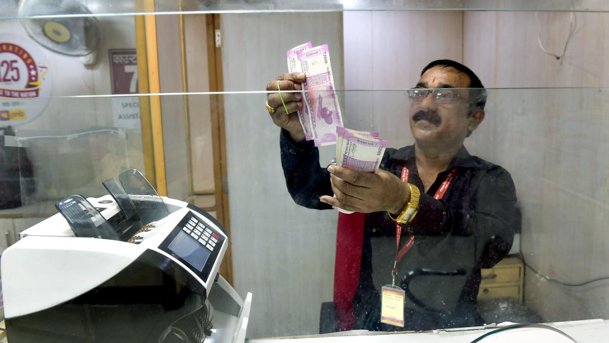 ₹2,000 notes withdrawn: most city residents not bothered; a few peeved