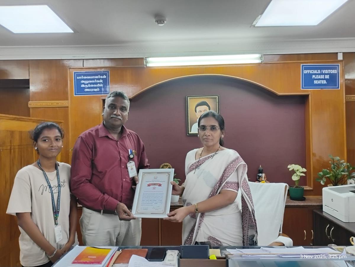 V. Anbarasu receives the award from the district collector Rashmi Siddharth Zagade V. Anbarasu receives the award from the district collector Rashmi Siddharth Zagade