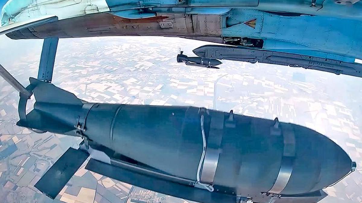 Russian drones, glide bombs stretch Ukraine front, escalate tensions