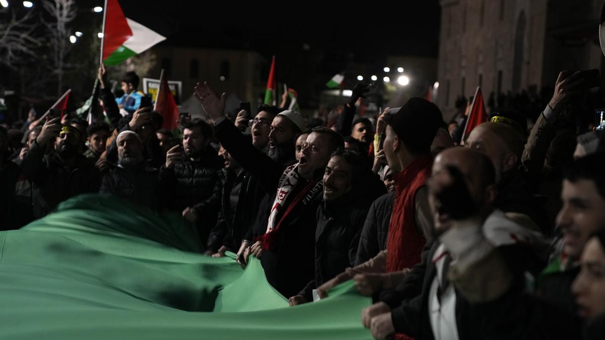 Violence resumes at Jerusalem holy site for second night