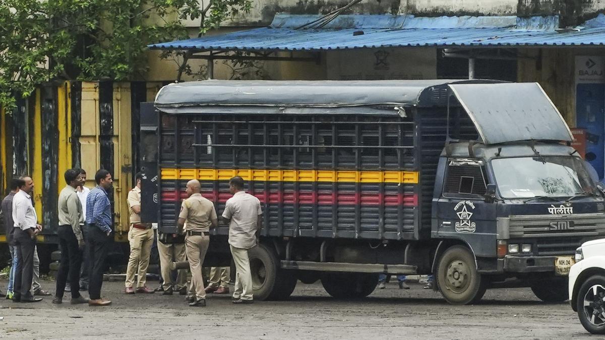 Badlapur police encounter: Accused said he would not spare anyone in van, says officer