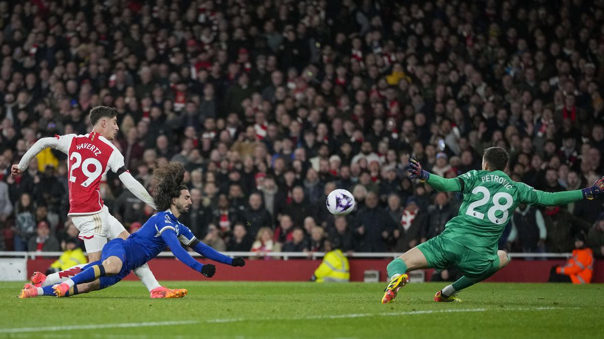 Premier League | Arsenal hammer Chelsea to move three points clear at the top