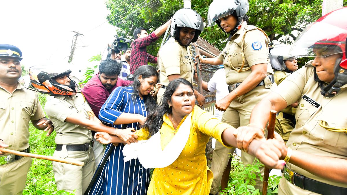 Fake certificate case: Former SFI leader Nikhil Thomas taken into police custody