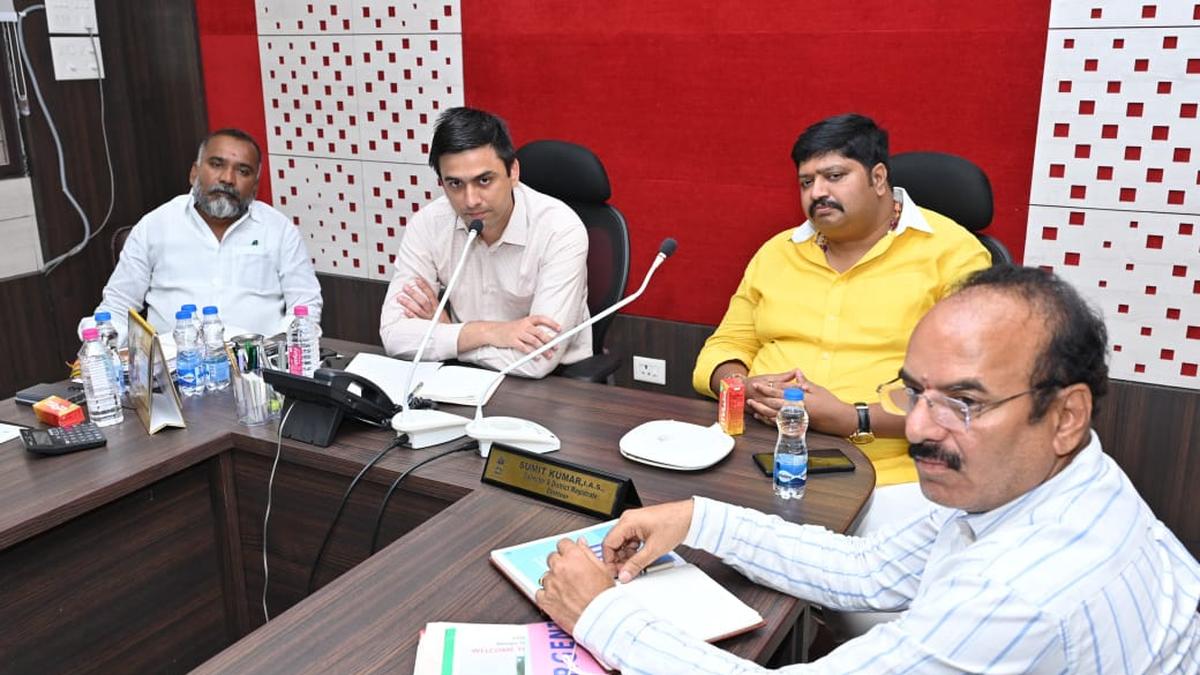 Price of Totapuri mangoes fixed at ₹12,000 per tonne by Chittoor district administration