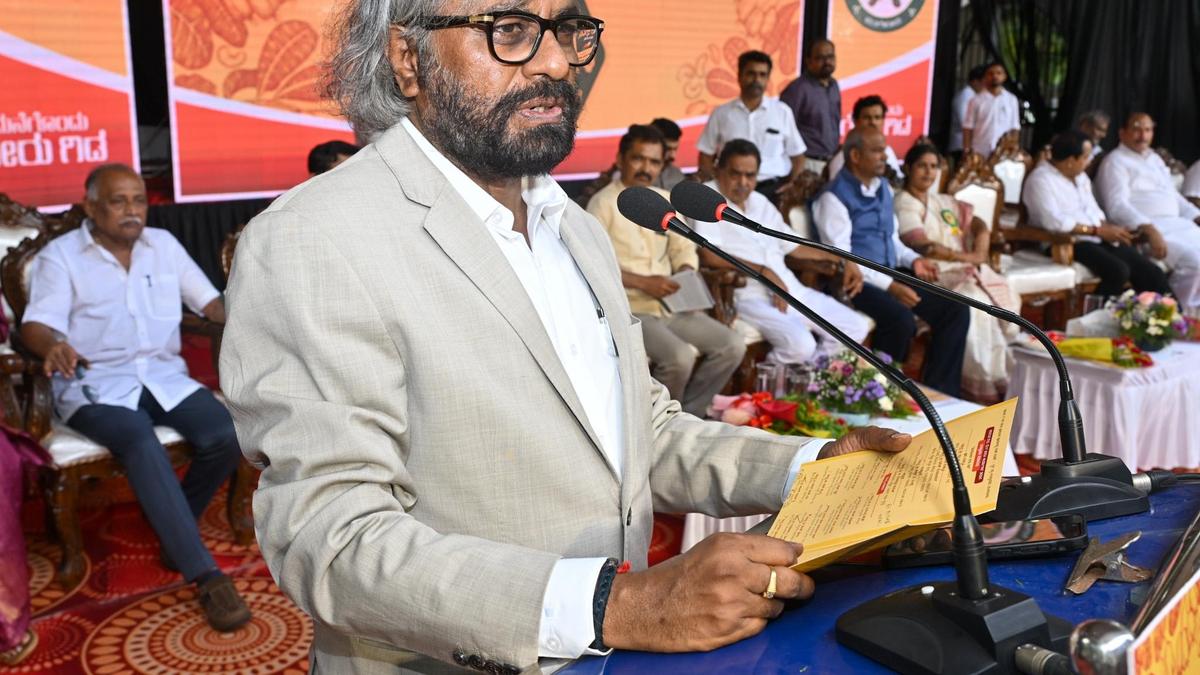Govt. will invest ₹1 cr. for raising grafted cashew saplings: Eshwar Khandre