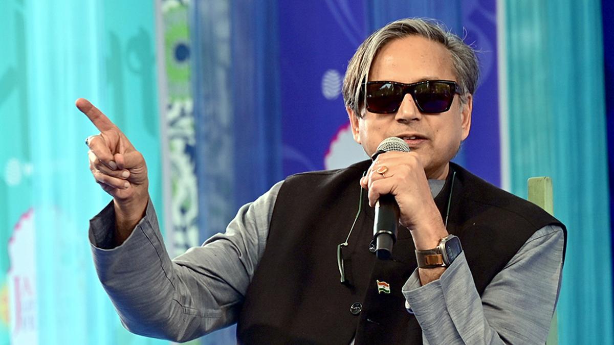 Shashi Tharoor compliments Governor for hosting dinner discussion with Kerala MPs