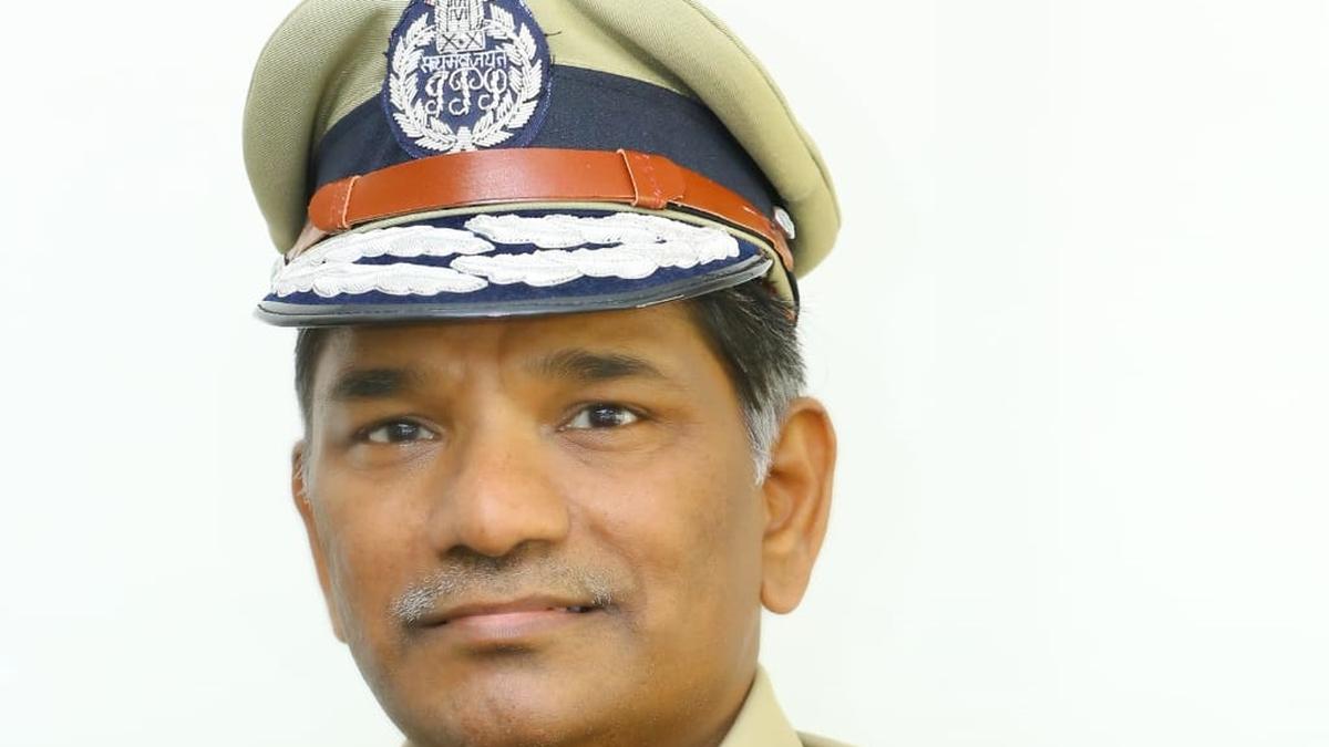 17 liquor shops closed in border villages in view of Assemly polls in Telangana