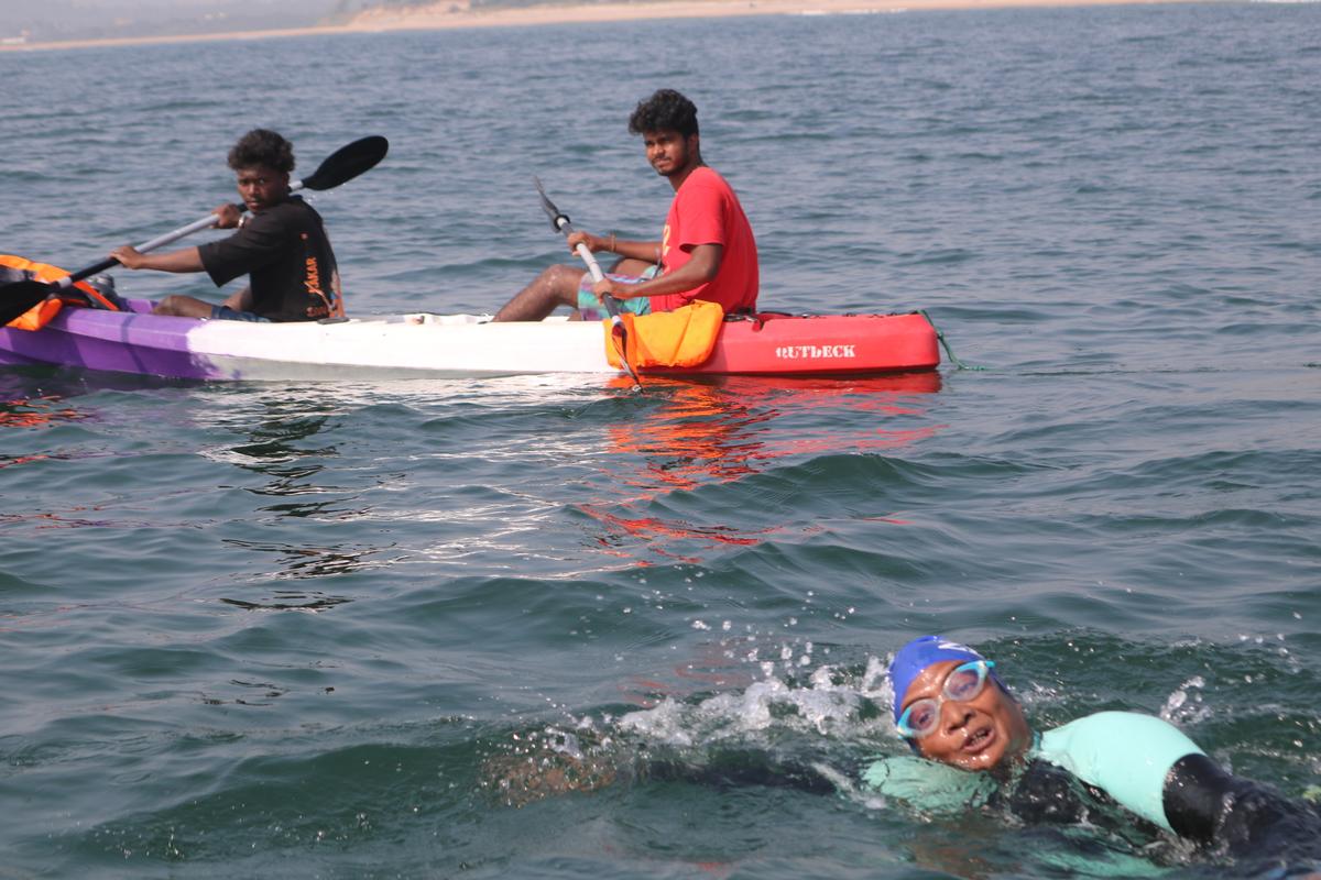 Swimmer Syamala Goli who covered 150 kilometres from Viskahapatnam to Kakinada.