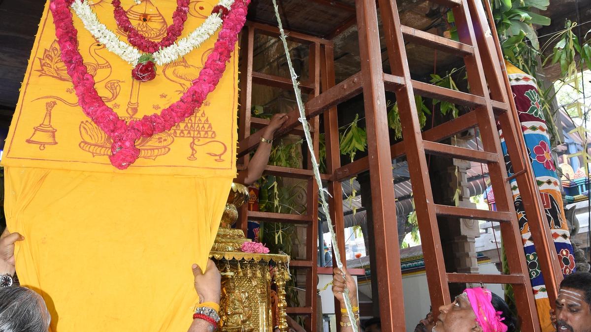 &lsquo;Panguni Uthiram&rsquo; festival begins with hoisting of holy flag