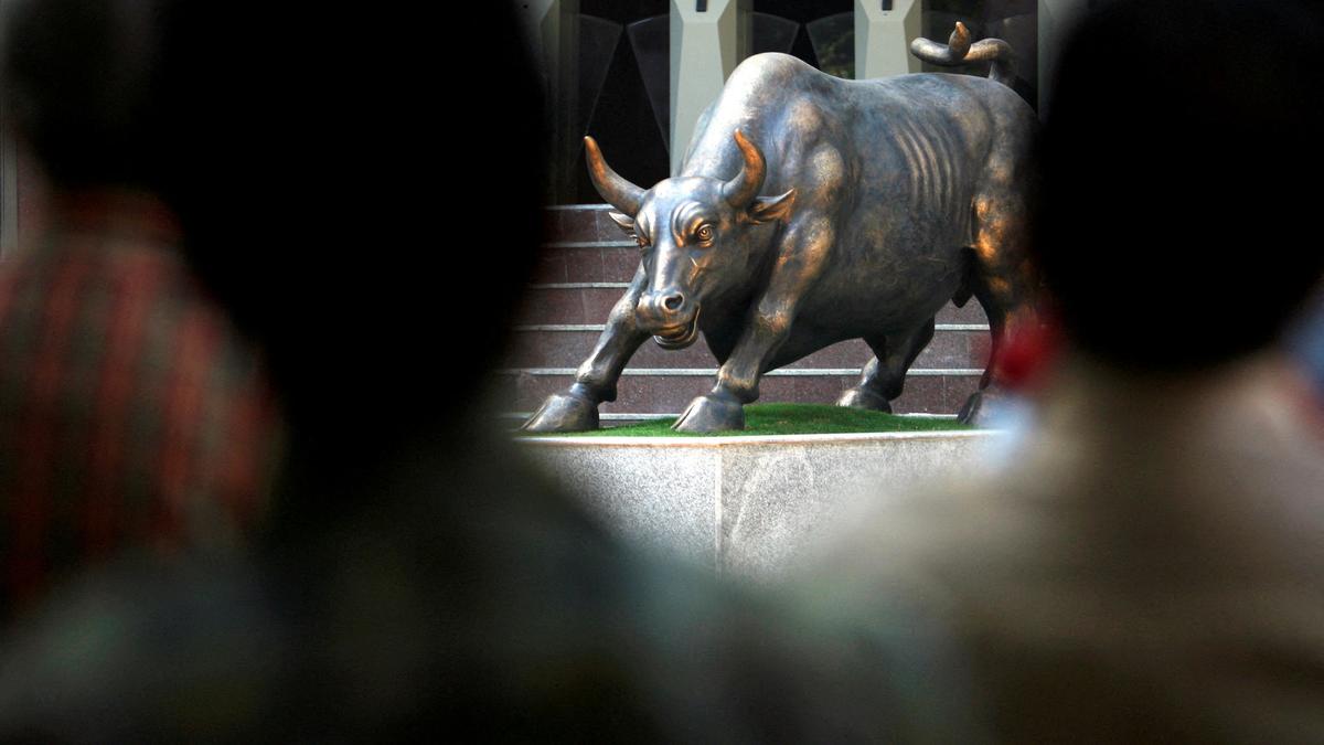 Stock markets rebound in early trade on U.S. Fed rate cut hopes, fresh foreign fund inflows