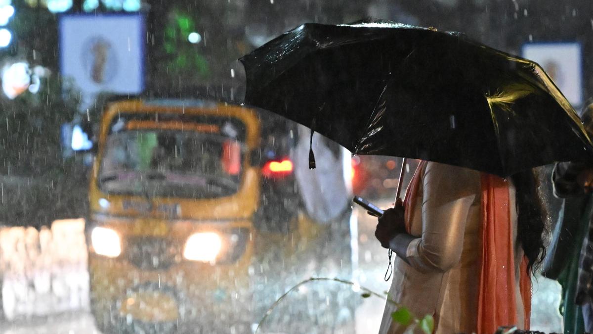 Madurai witnesses heavy downpour in evening