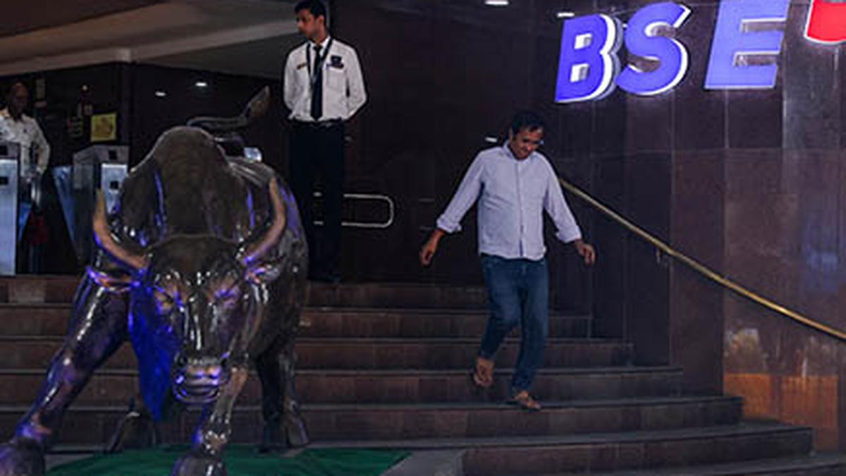 Sensex, Nifty settle flat after hitting fresh lifetime high levels in early trade
