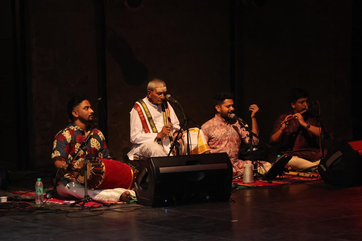 नट्टुवंगम पर गुरु पसुमार्थी रत्तिया सरमा; गायन पर मुरली संगीत, मृदंगम पर कलामंडलम श्रीरंग और बांसुरी पर हरिप्रसाद सुब्रमण्यम ने प्रस्तुति दी।