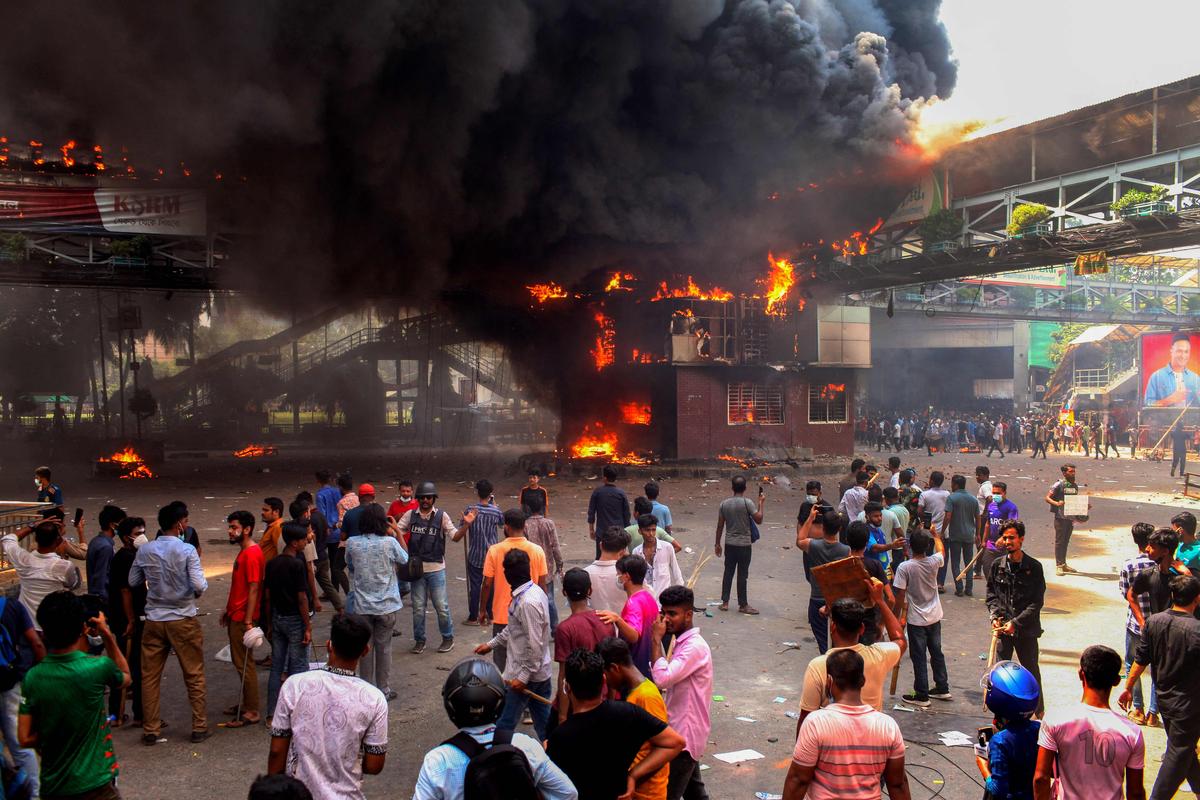 Anti-quota protesters clash with the police in Dhaka on July 18, 2024. Bangladesh woke on July 19 to survey destruction left by the deadliest day of ongoing student protests so far, which saw government buildings torched by demonstrators and a nationwide internet blackout put into effect. 