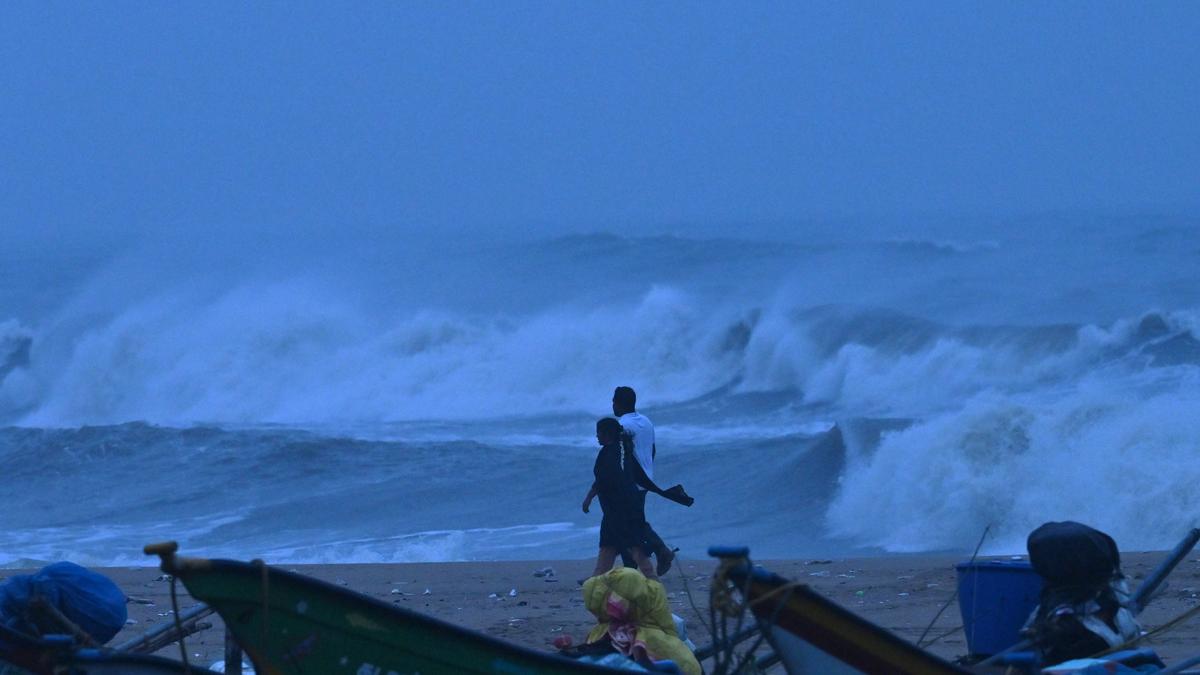 Cyclone Fengal LIVE: Rain continues in Chennai as cyclone advances; Storm to cross the coast close to Puducherry today - The Hindu
