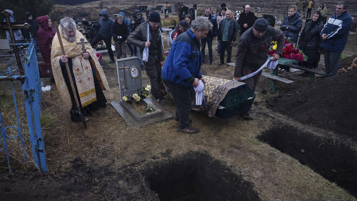 A UN report urges Russia to investigate an attack on a Ukrainian village that killed 59 civilians