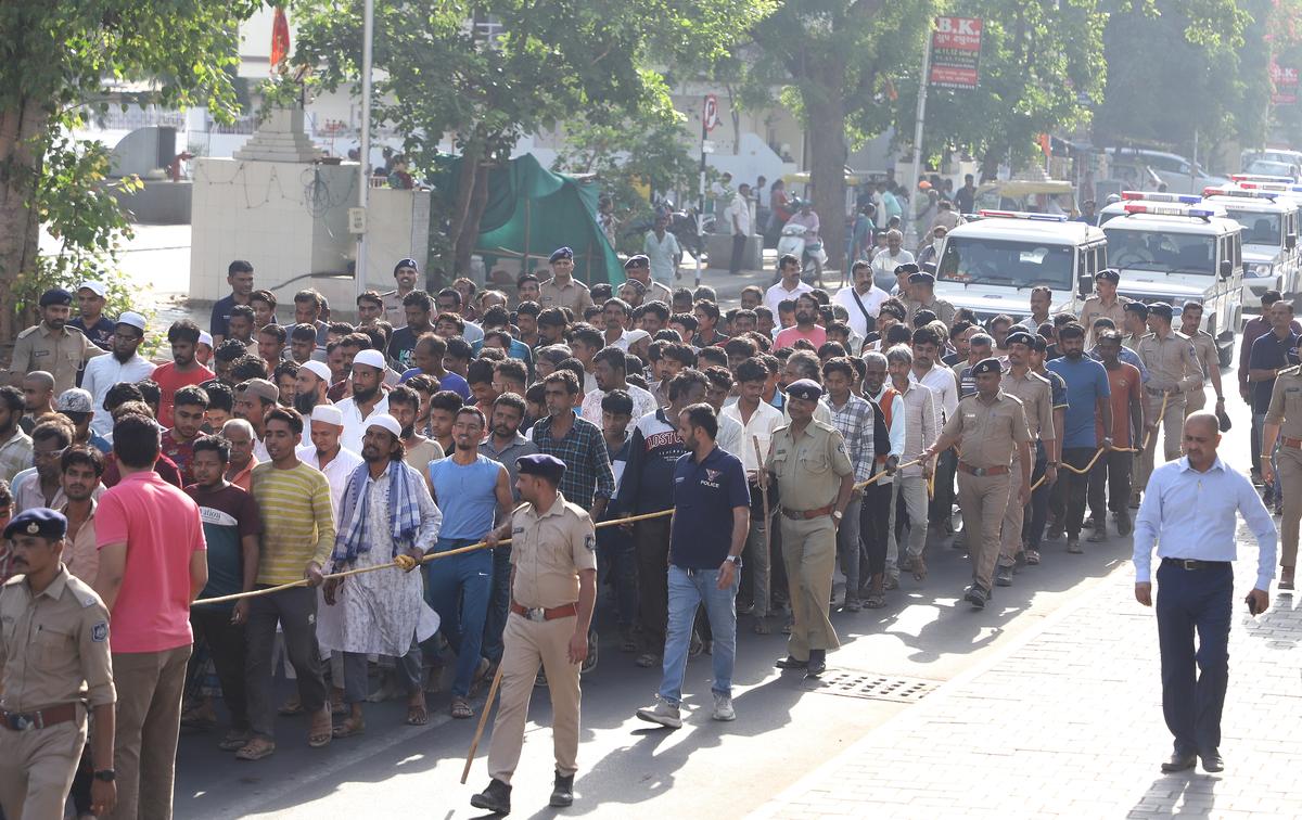 Over 1,000 illegal Bangladeshi immigrants detained in crackdown at Ahmedabad, Surat - The Hindu