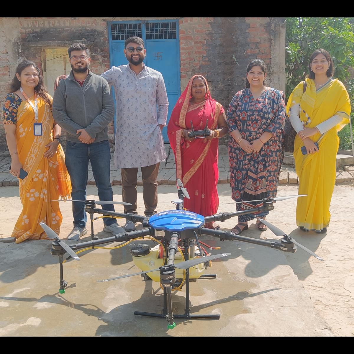 Seema Gupta (fourth from left) with Cisco & Jagriti managers. The pictured drone is 29 kg 800 gm with a battery duration of 19 m 5 secs. 