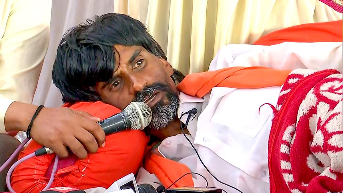 Maratha quota stir: Jarange Patil withdraws hunger strike, puts out fresh ultimatum